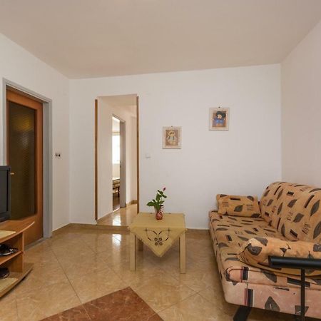 Appartement Karmen 1 à Funtana Extérieur photo