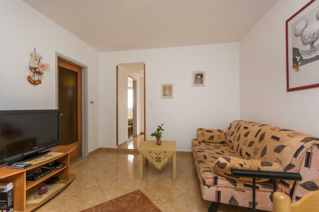 Appartement Karmen 1 à Funtana Extérieur photo