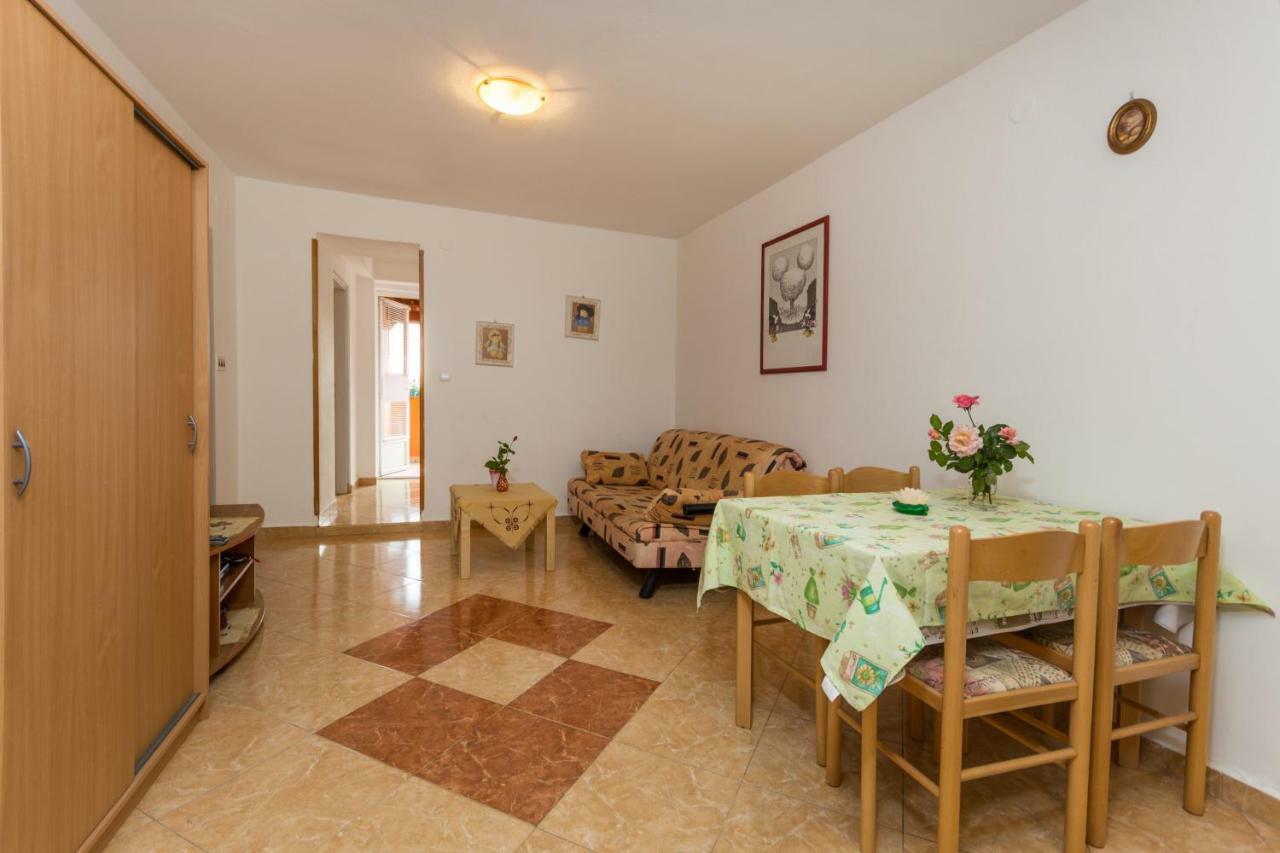 Appartement Karmen 1 à Funtana Extérieur photo
